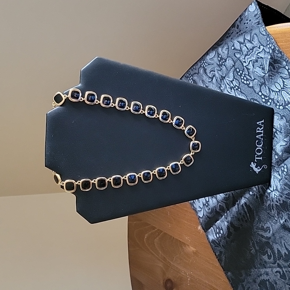 Necklace & Earring Set (Vintage Avon )